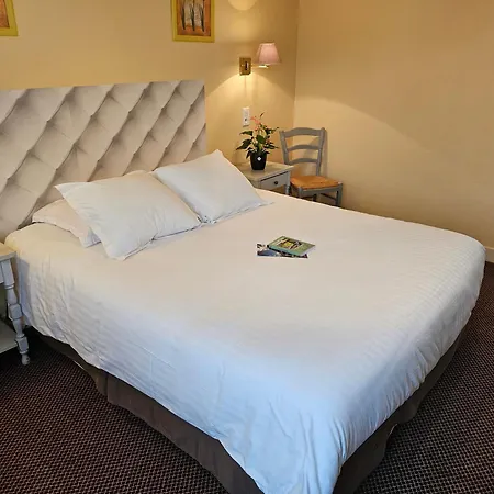 Logis Restaurant L'unique Hotel Menesqueville