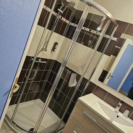 Hotel Logis Restaurant L'unique Menesqueville