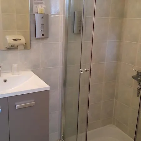 Hotel Logis Restaurant L'unique Menesqueville