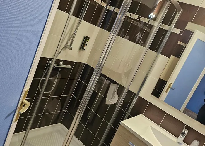 Hotel Logis Restaurant L'unique Menesqueville