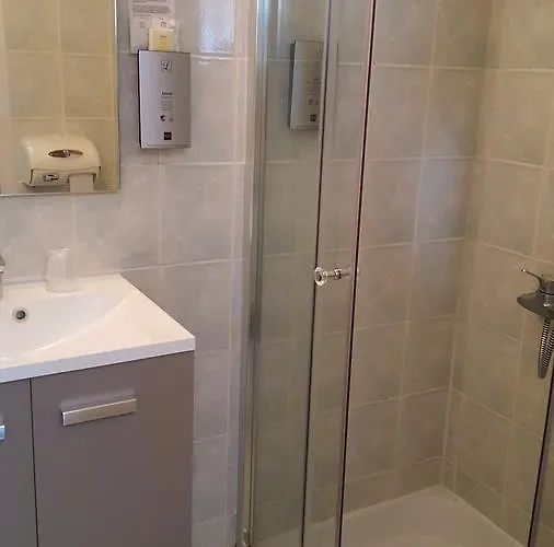 Hotel Logis Restaurant L'unique Menesqueville